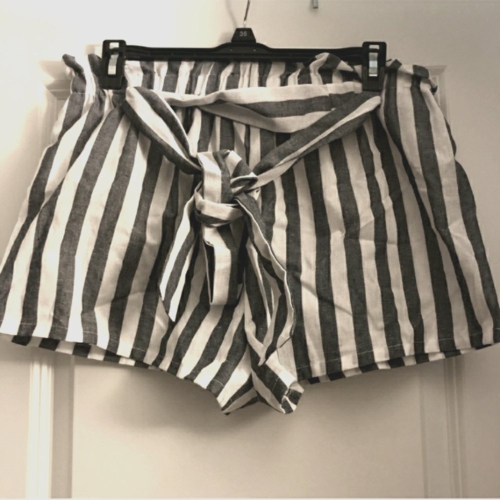 Shein paperbag waist pull on striped shorts, size L